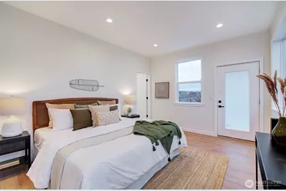 7008 Linden Avenue N, Seattle, WA 98103 - Photo 13