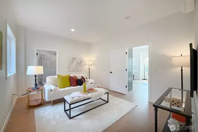 7008 Linden Avenue N, Seattle, WA 98103 - Photo 11