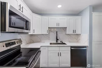 2104 Rockefeller Avenue #1716, Everett, WA 98201 - Photo 7