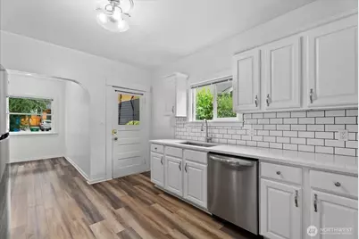 5509 Kensington Place N, Seattle, WA 98103 - Photo 3