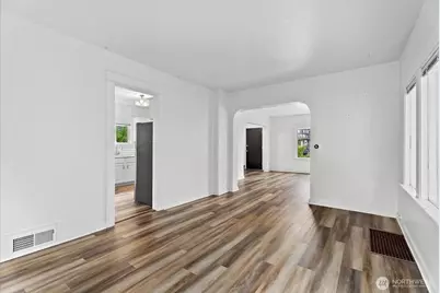 5509 Kensington Place N, Seattle, WA 98103 - Photo 9