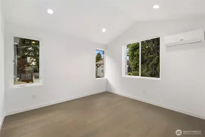 516 N 102nd Street, Seattle, WA 98133 - Photo 11