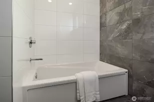 8509 Burke Ave N, Seattle, WA 98103 - Photo 27