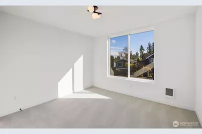 518 N 102nd Street, Seattle, WA 98133 - Photo 9