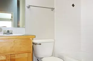 657 W Emerson St, Seattle, WA 98119 - Photo 13