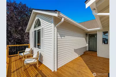 1812 Lumley Avenue, Mukilteo, WA 98275 - Photo 3