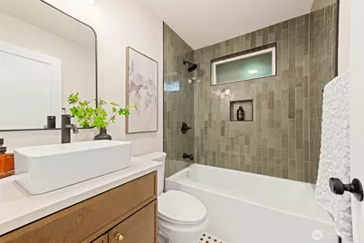 10733 Interlake Avenue N, Seattle, WA 98133 - Photo 17
