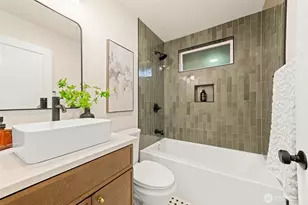 10733 Interlake Ave N, Seattle, WA 98133 - Photo 17