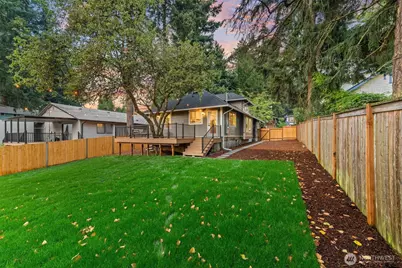 10733 Interlake Avenue N, Seattle, WA 98133 - Photo 25