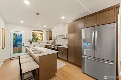 10733 Interlake Avenue N, Seattle, WA 98133 - Photo 7