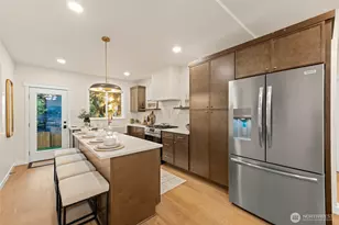 10733 Interlake Ave N, Seattle, WA 98133 - Photo 7