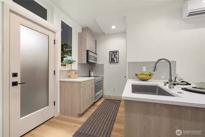 7005 9th Avenue NE, Seattle, WA 98115 - Photo 11
