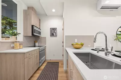 7005 9th Avenue NE, Seattle, WA 98115 - Photo 13