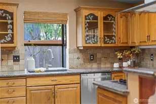 1871 N Skyline Dr, Tacoma, WA 98406 - Photo 9
