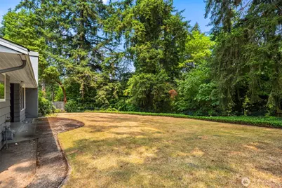 10466 SE 19th Street, Bellevue, WA 98004 - Photo 17