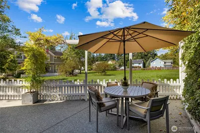 1827 Parade Grounds Avenue NE, Bainbridge Island, WA 98110 - Photo 19