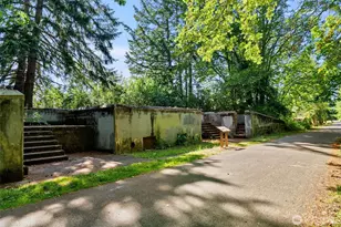 1827 Parade Grounds Ave NE, Bainbridge Island, WA 98110 - Photo 27