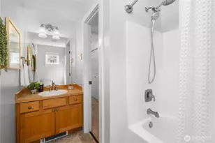 1827 Parade Grounds Ave NE, Bainbridge Island, WA 98110 - Photo 17