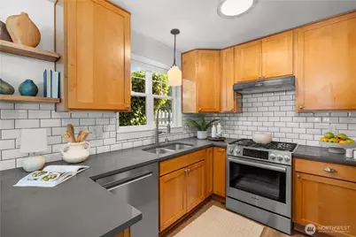 1827 Parade Grounds Avenue NE, Bainbridge Island, WA 98110 - Photo 7