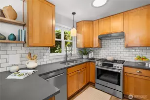 1827 Parade Grounds Ave NE, Bainbridge Island, WA 98110 - Photo 7