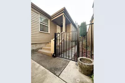 1111 34th Avenue, Seattle, WA 98122 - Photo 1