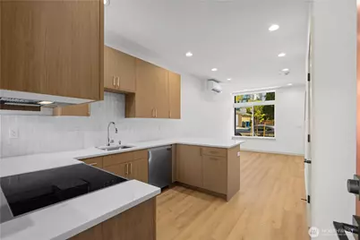 7009 9th Avenue NE, Seattle, WA 98115 - Photo 9