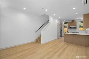7009 9th Ave NE, Seattle, WA 98115 - Photo 5