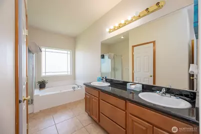 121 Scenic Drive NE, Moses Lake, WA 98837 - Photo 23