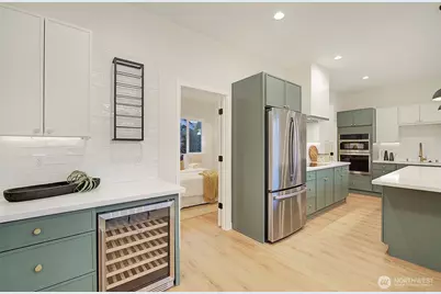 7008 Linden Avenue N, Seattle, WA 98103 - Photo 9