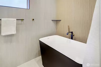 7008 Linden Avenue N, Seattle, WA 98103 - Photo 19