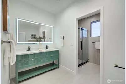 7008 Linden Avenue N, Seattle, WA 98103 - Photo 17