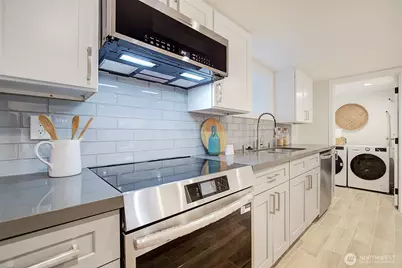 7008 Linden Avenue N, Seattle, WA 98103 - Photo 25