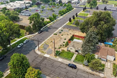 402 E Walnut Avenue, Moses Lake, WA 98837 - Photo 17