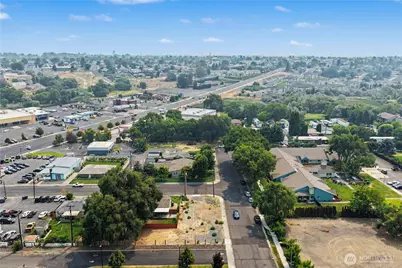 402 E Walnut Avenue, Moses Lake, WA 98837 - Photo 13