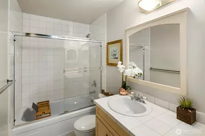 506 N 45th Street #302, Seattle, WA 98103 - Photo 9