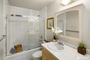 506 N 45th St, Seattle, WA 98103 - Photo 9