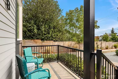 436 10th Avenue #B, Kirkland, WA 98033 - Photo 3