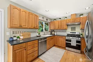 711 Eagle Cliff Rd NE, Bainbridge Island, WA 98110 - Photo 9