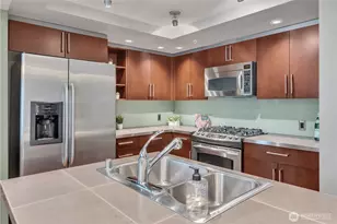900 Lenora St, Seattle, WA 98121 - Photo 11