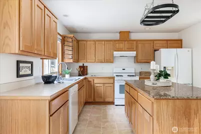 594 SW Regency Drive, Oak Harbor, WA 98277 - Photo 11