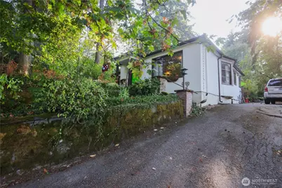 10747 56th Avenue S, Seattle, WA 98178 - Photo 3