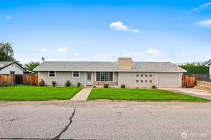 203 SE 1st, East Wenatchee, WA 98802 - Photo 1