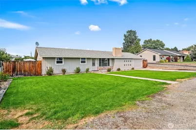 203 SE 1st, East Wenatchee, WA 98802 - Photo 3