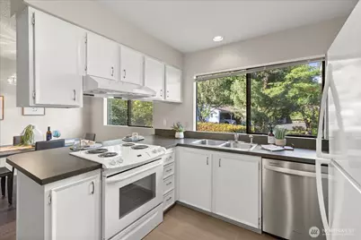 9916 NE 116th Street #202, Kirkland, WA 98034 - Photo 9