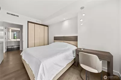889 Avenue Square NE #302, Bellevue, WA 98004 - Photo 13