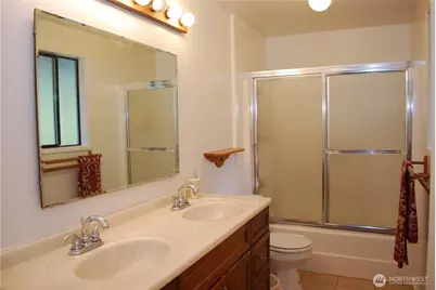18016 S Tapps Drive E, Lake Tapps, WA 98391 - Photo 13