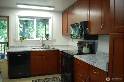 18016 S Tapps Drive E, Lake Tapps, WA 98391 - Photo 5
