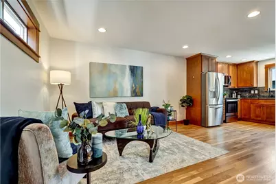 4516 Dayton Avenue N, Seattle, WA 98103 - Photo 9