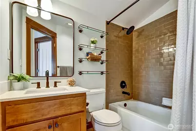4516 Dayton Avenue N, Seattle, WA 98103 - Photo 9