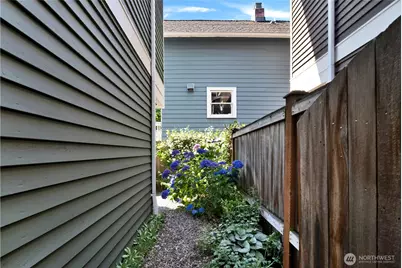 4516 Dayton Avenue N, Seattle, WA 98103 - Photo 17